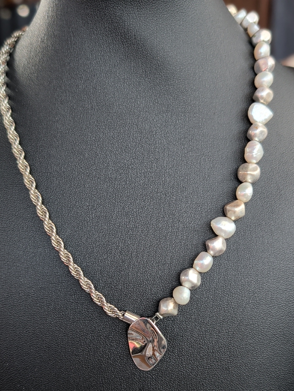 Silver Tone Freshwater Pearl Rope Chain Necklace Sculpted Pendant Silver